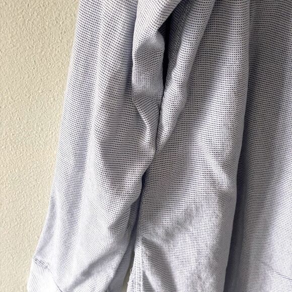 Eighth Ave. Slim Fit, Light Blue Mens Botton Down Dress Shirt. Size Large. - Picture 3 of 4